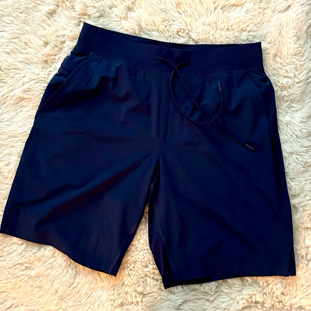 Lululemon men’s navy blue athletic shorts
